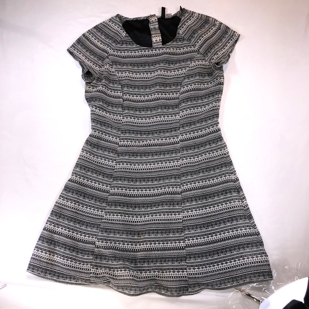 HM Divided Black White Geometric Tribal Print Skater Dress Size 12 Short Sleeve
